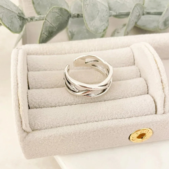 925 Sterling Silver Criss Cross Ring Minimalist Layer Ring Stackable Ring Band - Picture 5 of 8